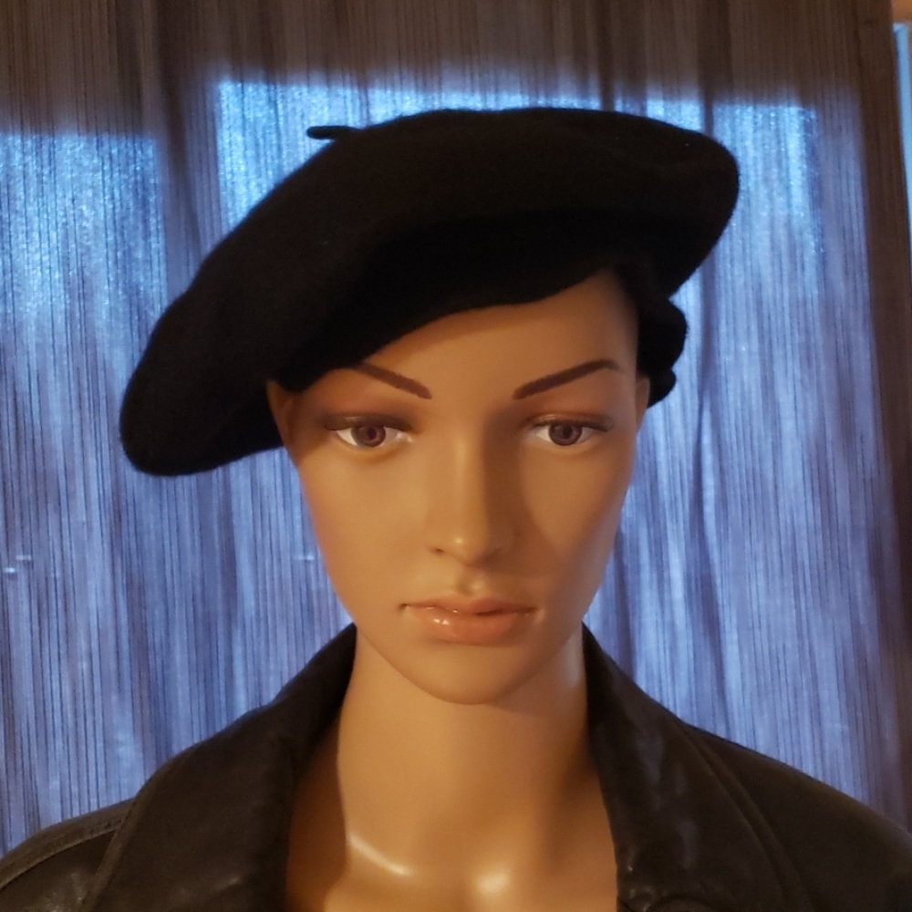✨Host Pick✨ Classic Black Wool Beret hat